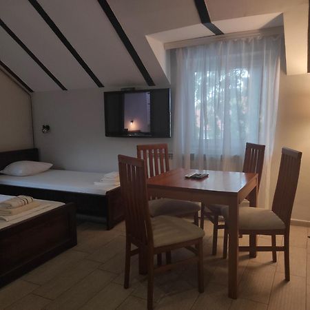 Apartments & Accommodation Stojic Нови Сад Екстериор снимка