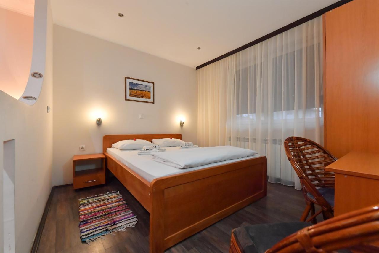 Apartments & Accommodation Stojic Нови Сад Екстериор снимка