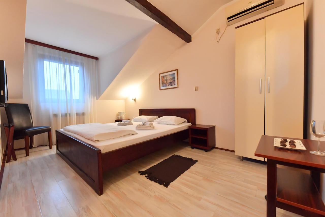 Apartments & Accommodation Stojic Нови Сад Екстериор снимка