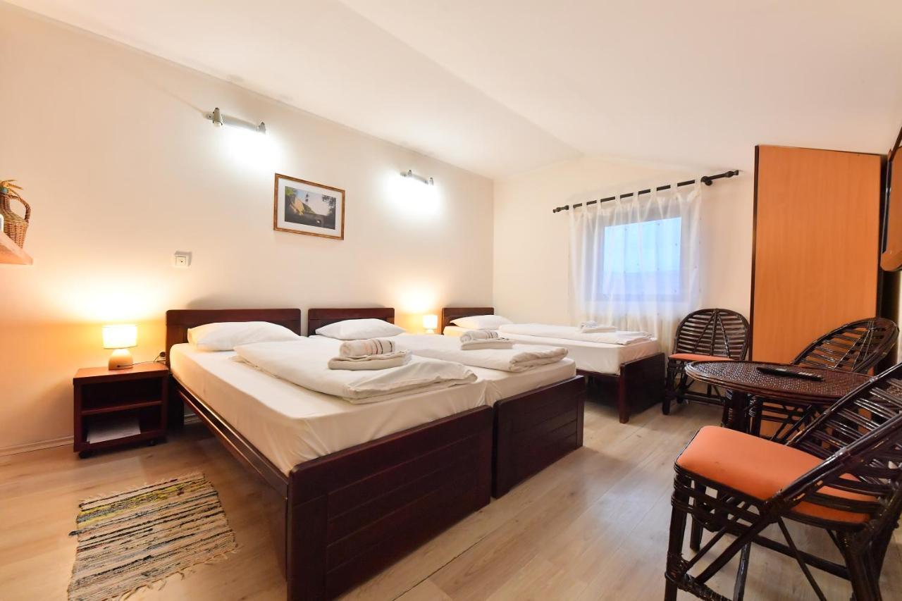 Apartments & Accommodation Stojic Нови Сад Екстериор снимка