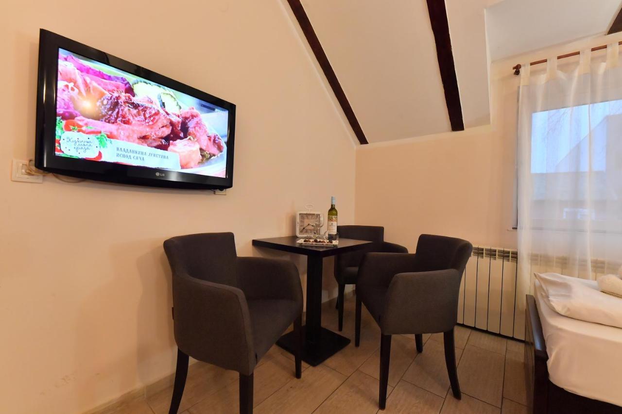 Apartments & Accommodation Stojic Нови Сад Екстериор снимка