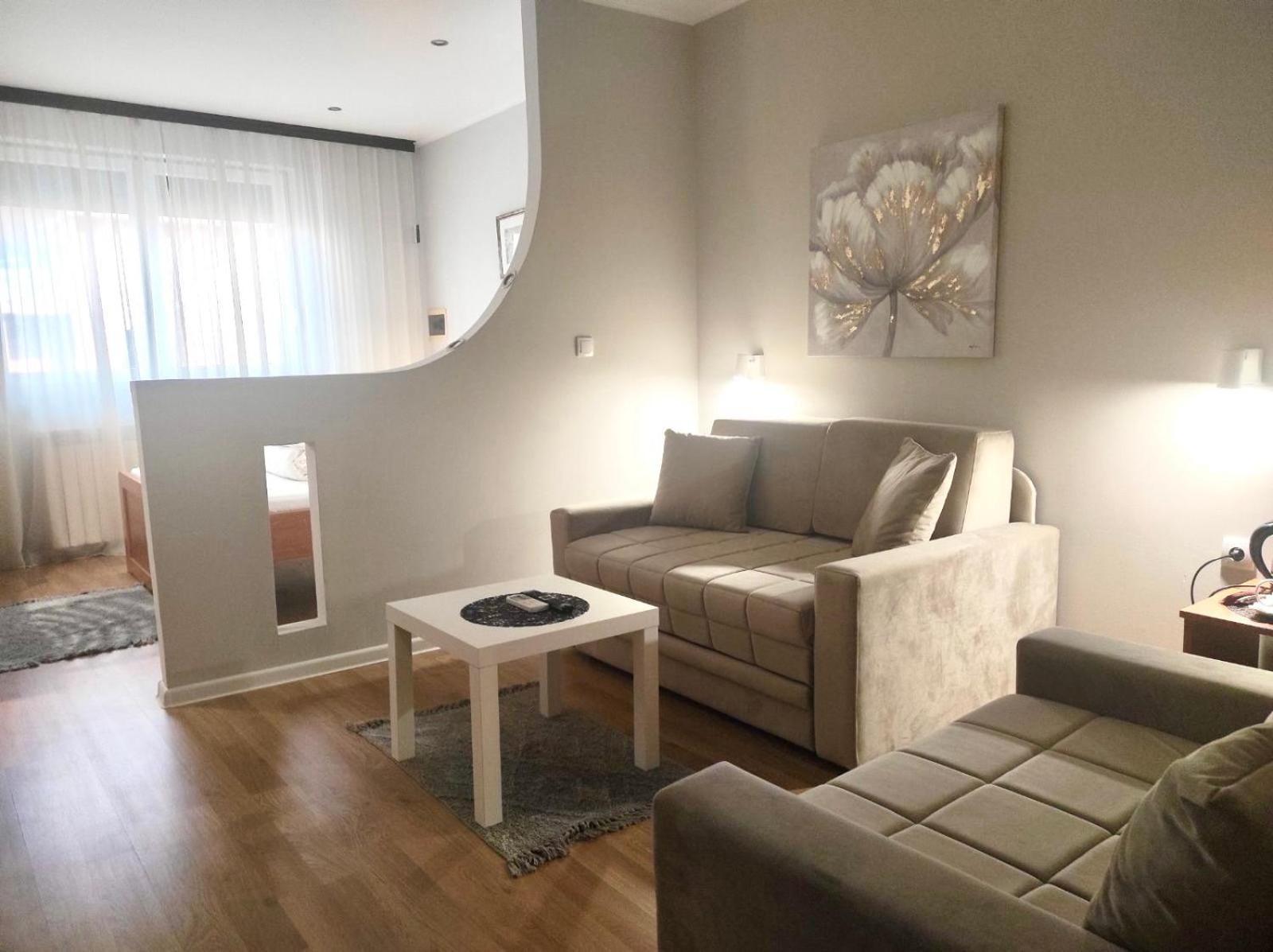 Apartments & Accommodation Stojic Нови Сад Екстериор снимка