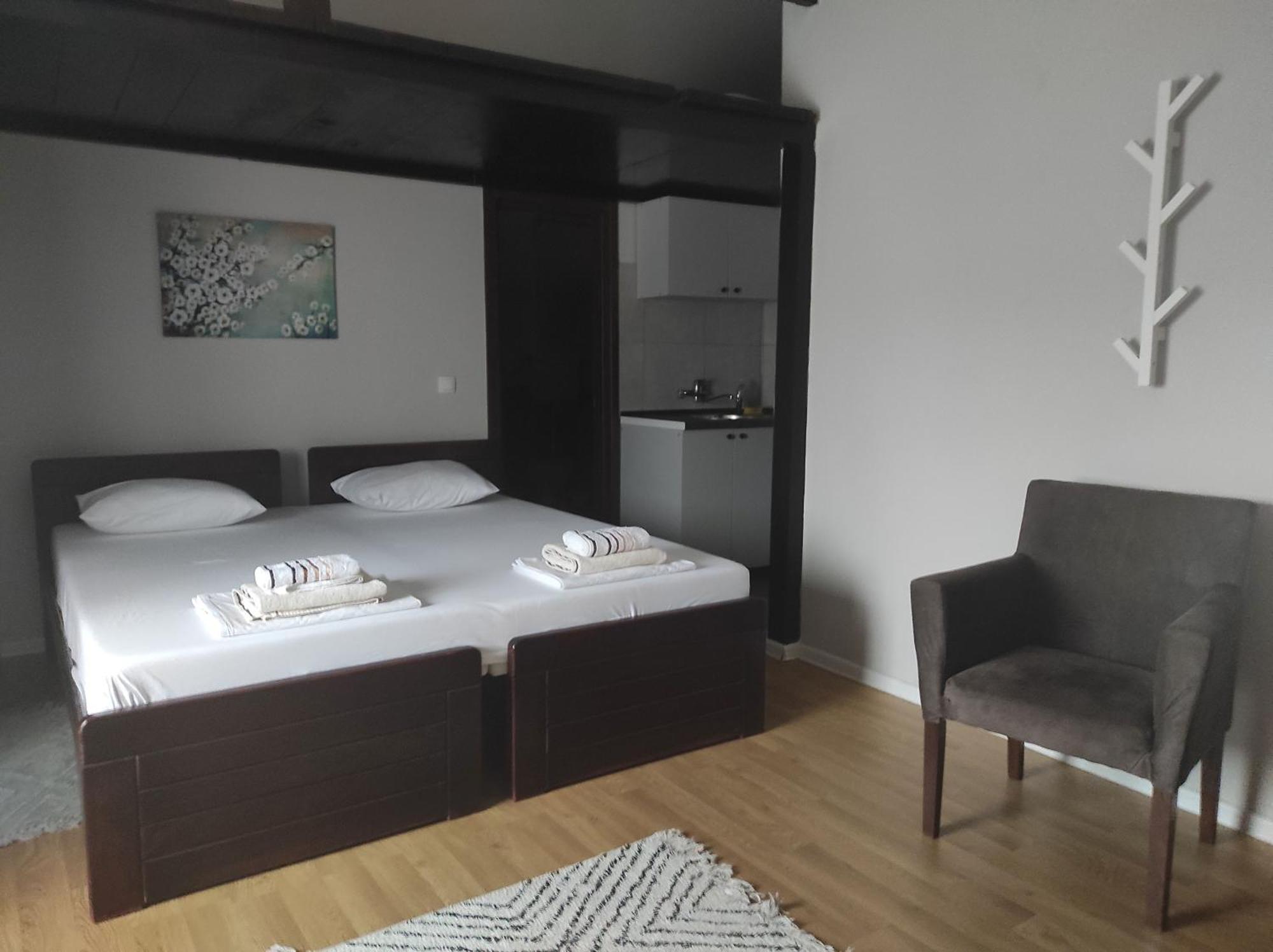Apartments & Accommodation Stojic Нови Сад Екстериор снимка
