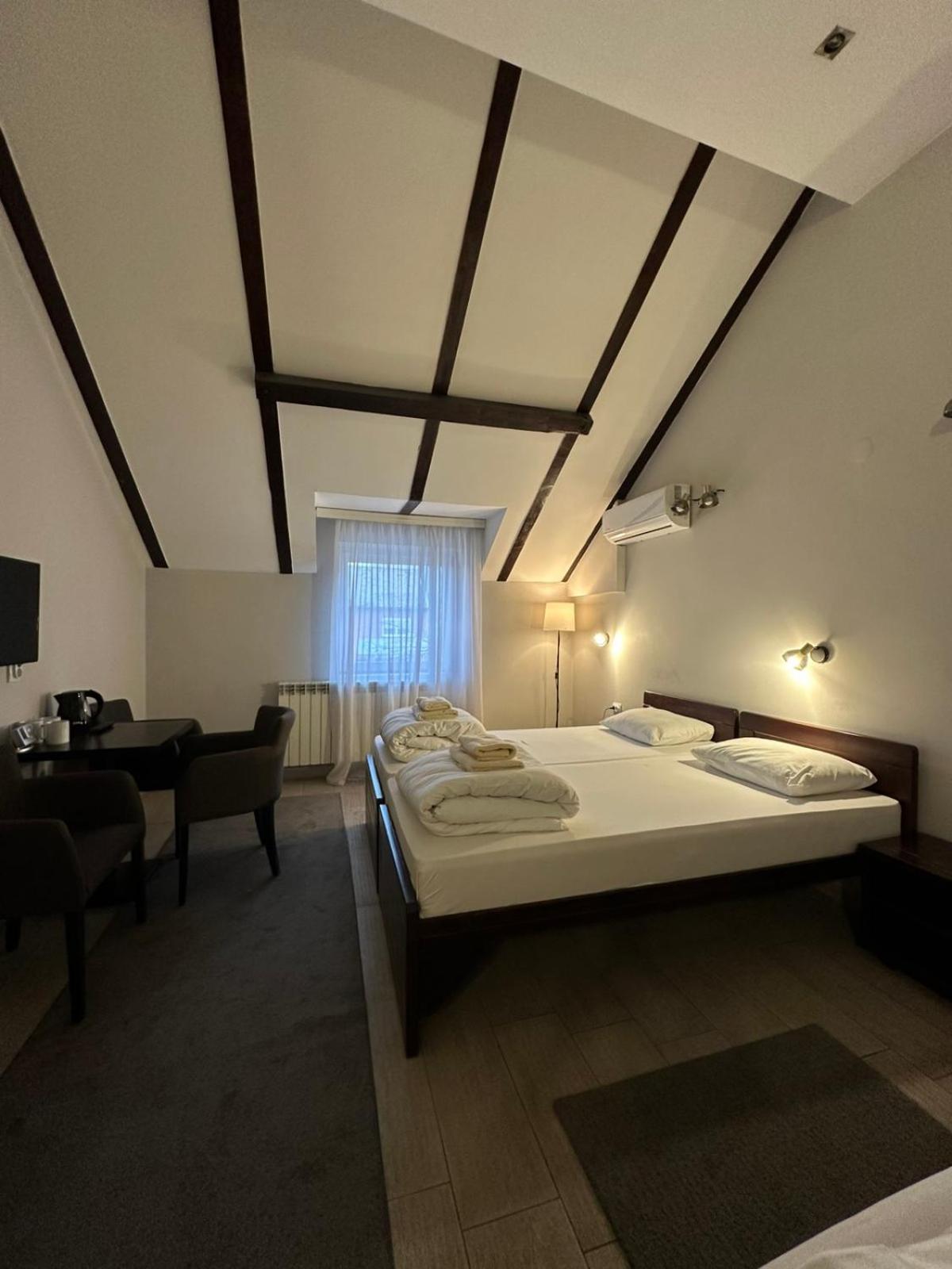 Apartments & Accommodation Stojic Нови Сад Стая снимка