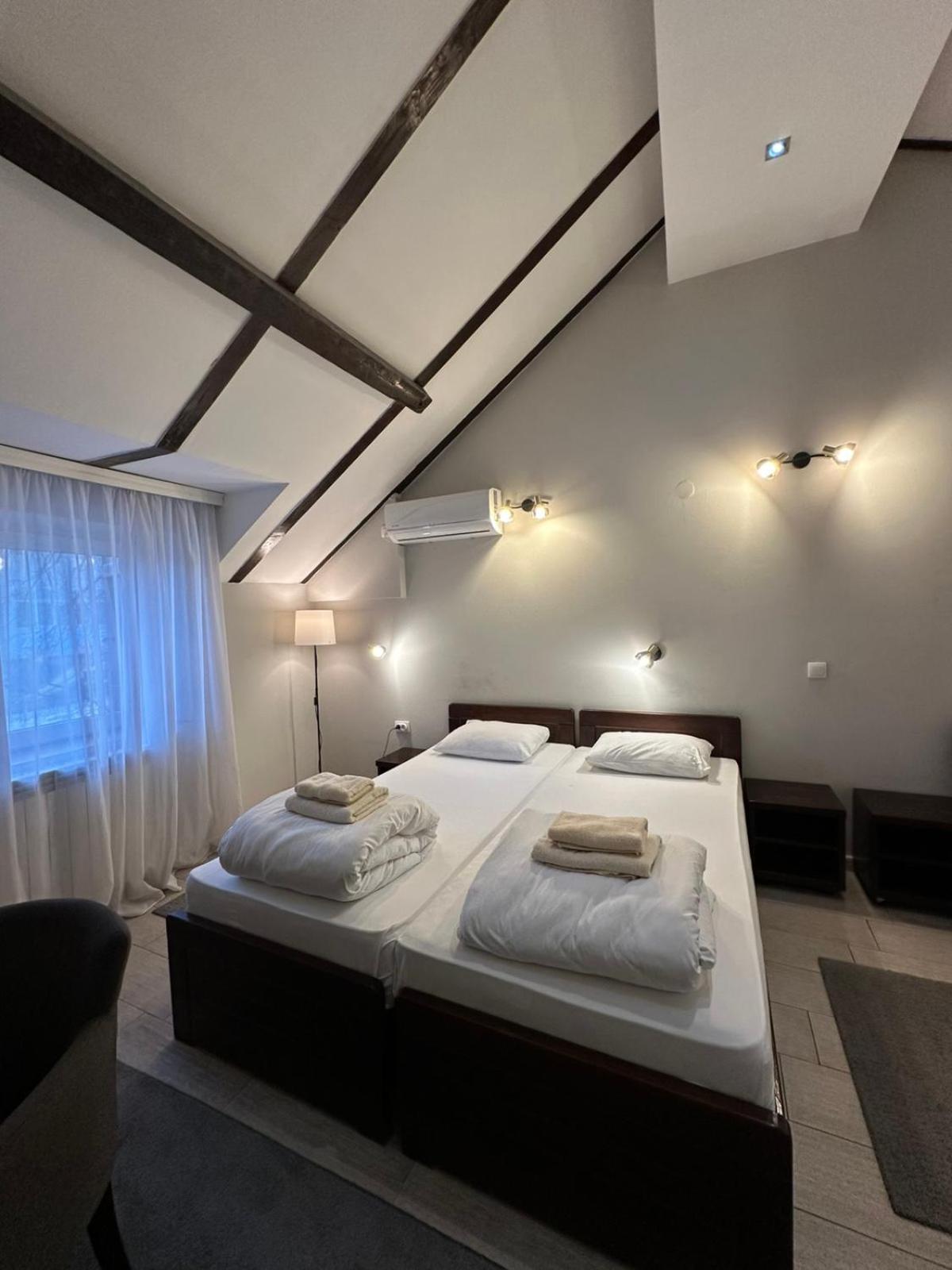 Apartments & Accommodation Stojic Нови Сад Стая снимка