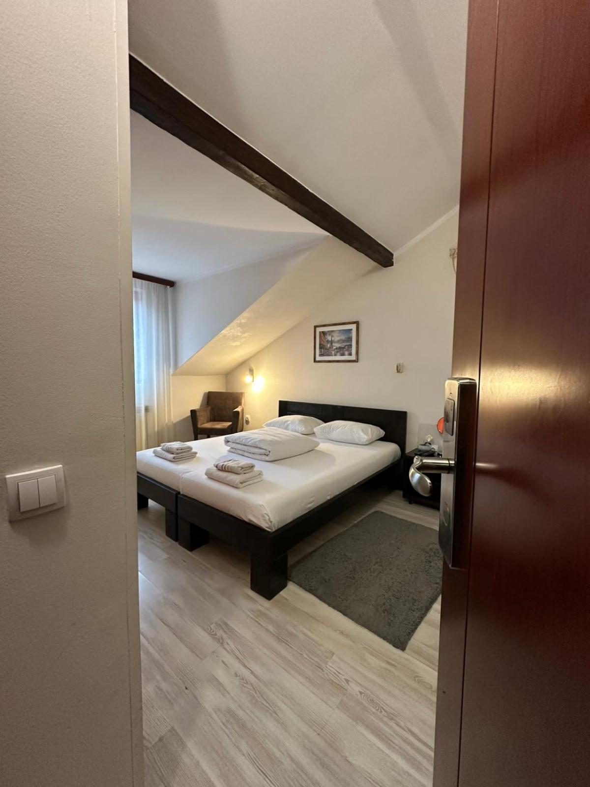 Apartments & Accommodation Stojic Нови Сад Стая снимка