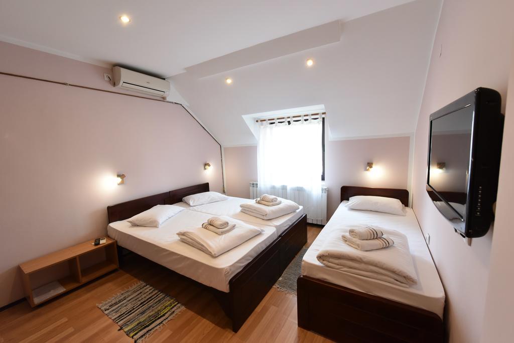 Apartments & Accommodation Stojic Нови Сад Екстериор снимка