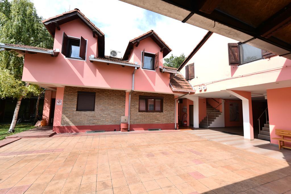 Apartments & Accommodation Stojic Нови Сад Екстериор снимка
