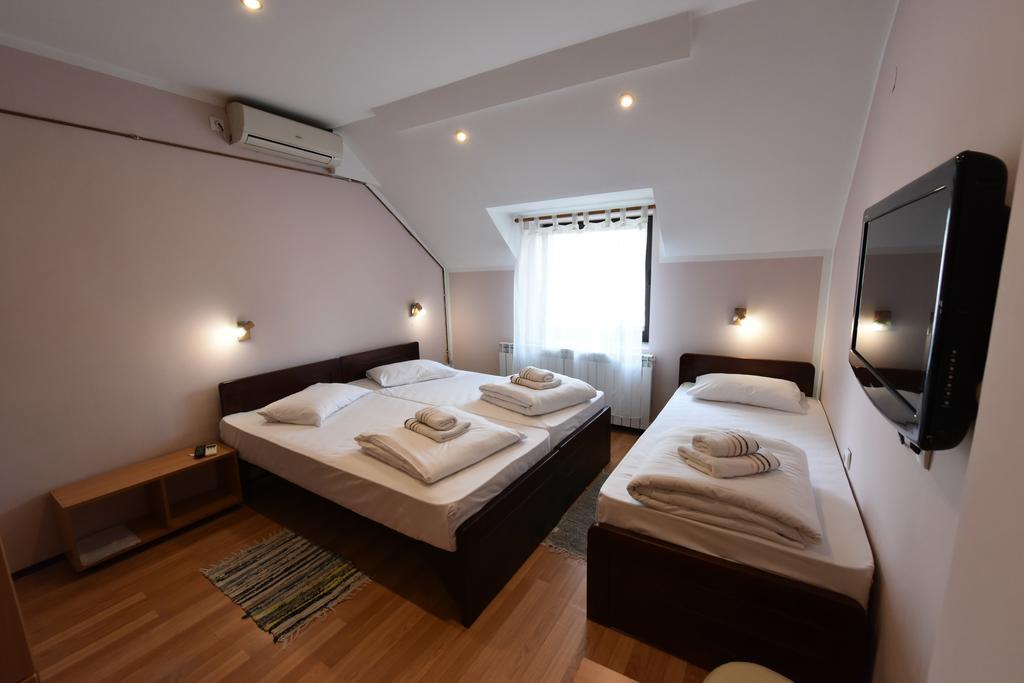 Apartments & Accommodation Stojic Нови Сад Екстериор снимка