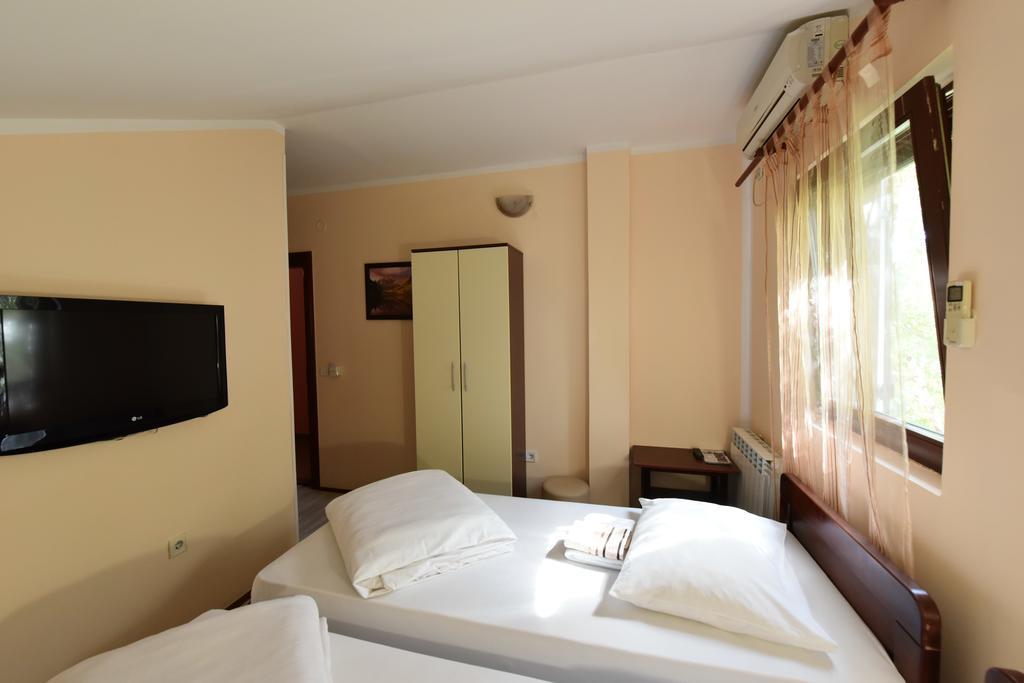 Apartments & Accommodation Stojic Нови Сад Екстериор снимка