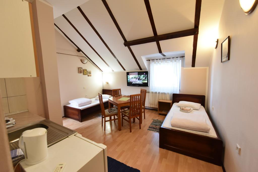 Apartments & Accommodation Stojic Нови Сад Екстериор снимка